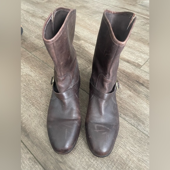 UGG BOOTS - Picture 4 of 8